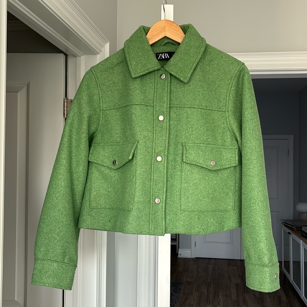 Green ZARA jacket, perfect for fall! size medium